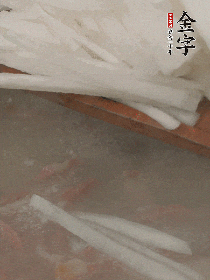 放蘿卜絲，燉5分鐘。