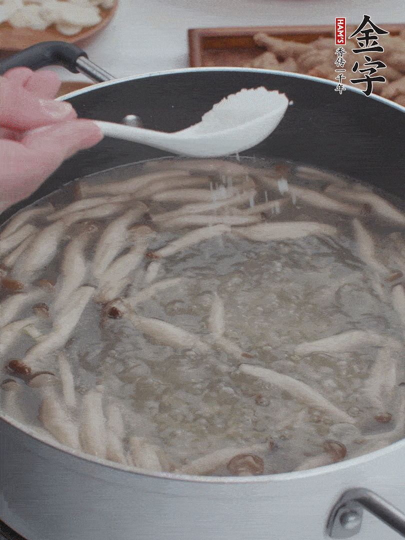1勺鹽、一點胡椒粉調味。