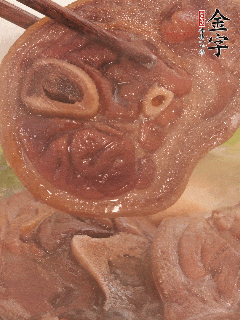 大火燒開后，調(diào)成小火燜煮30分鐘，煮至蓮藕軟糯。