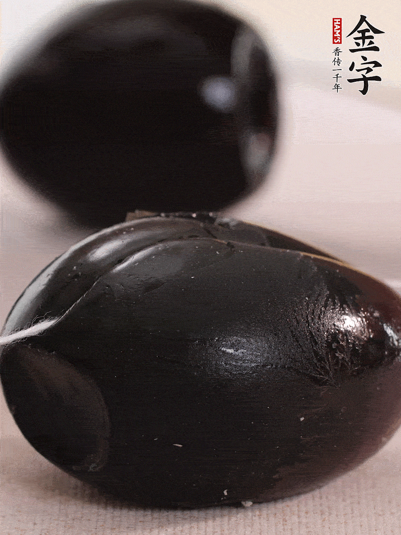 娃娃菜金針菇去跟洗凈，皮蛋改刀。