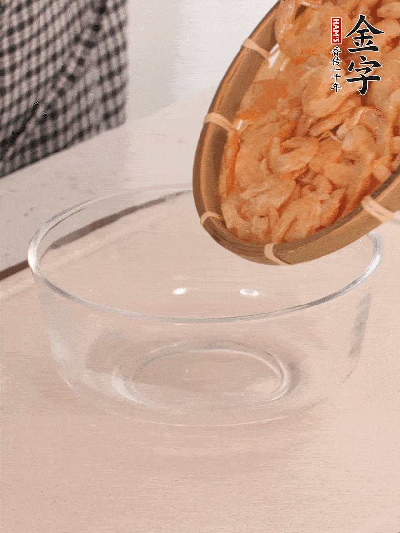 海米提前用溫水浸泡一會。