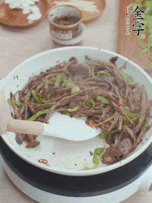少許鹽調(diào)味。