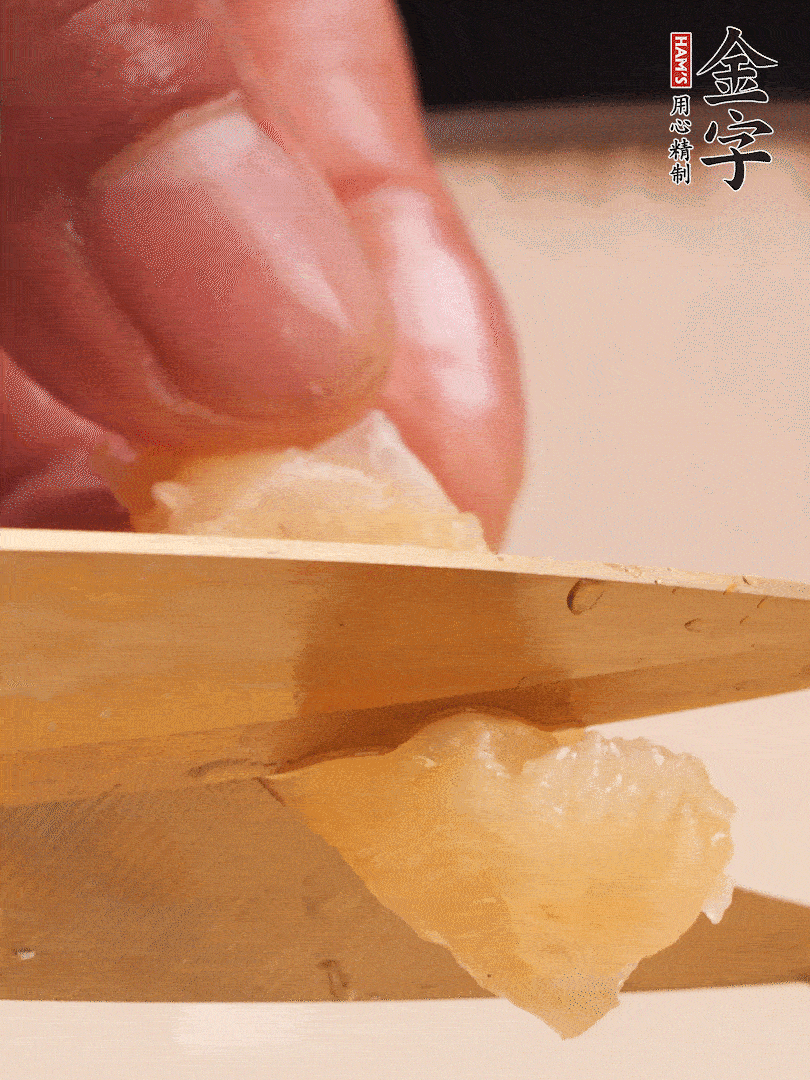 取出放入清水中，清洗表面，再剪成小段