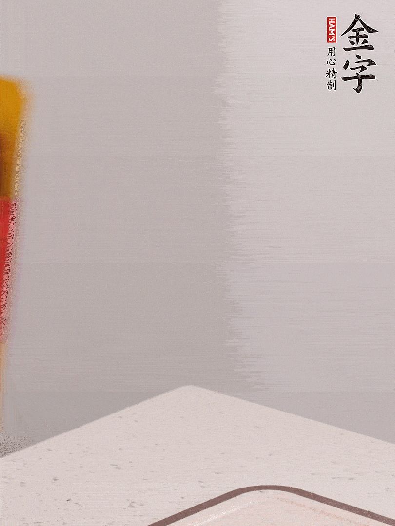 金字火腿切片，溫水浸泡5分鐘，將牛腩放鍋中，倒入比食材多2倍的清水，加姜焯水