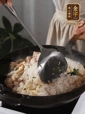 米飯煮熟后，拌入薺菜